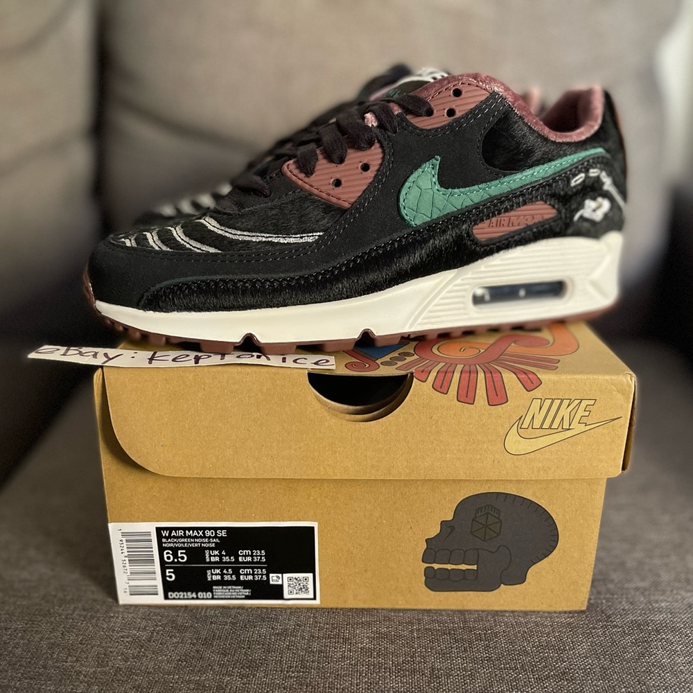 Womens Nike Air Max 90 sz 6.5 Siempre Familia DO2154-010